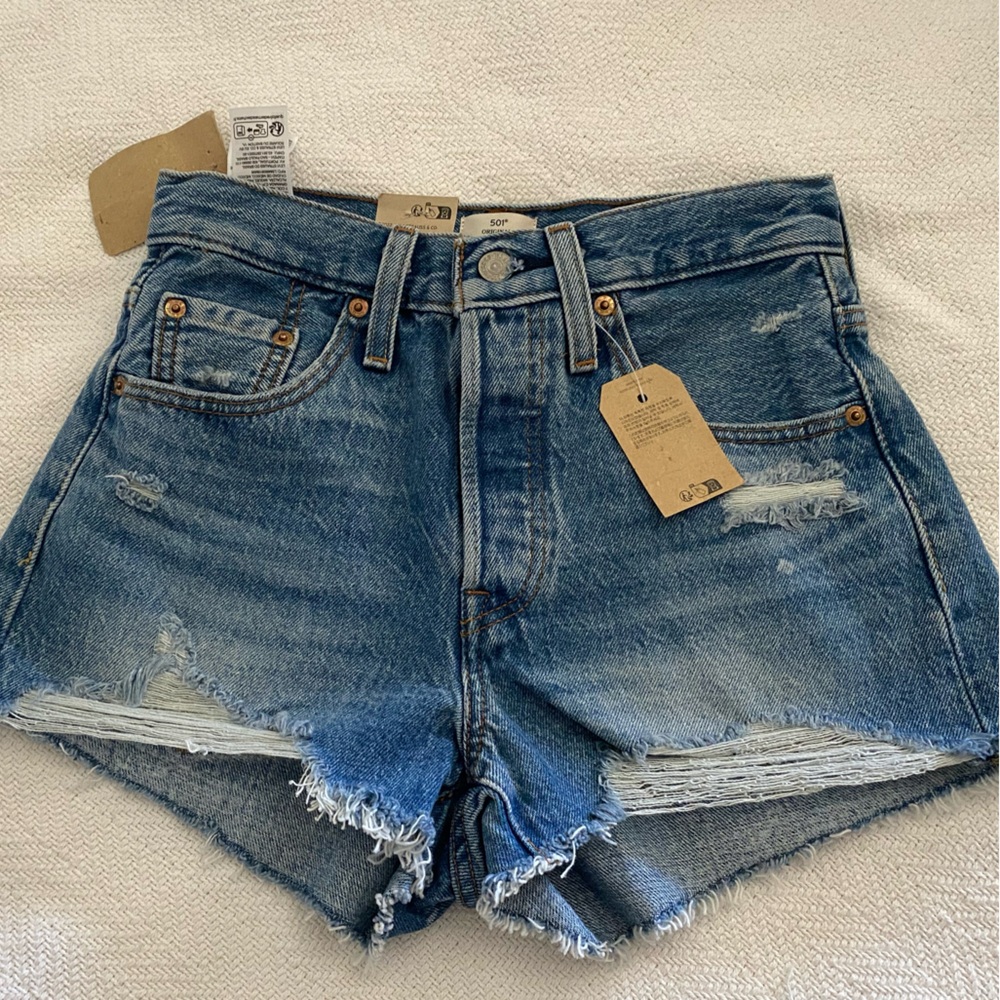 🖤 NWT Levi's Distressed High-Rise Denim Shorts w/tags - Picture 6 of 8